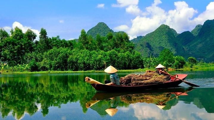 Tỏa Sáng Trên Mạng Xã Hội: Chuyên Gia Trang Điểm & Hotspot Matrix