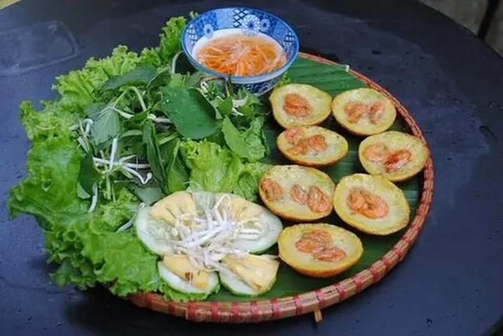 1. Áo hai dây bản mảnh: Áo hai dây bản mảnh tuy nhiên là một trong những mẫu áo khó