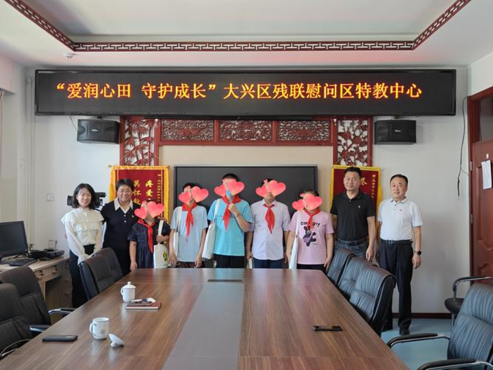 Blouse tay phồng quá đà: Tay phồng quá to dễ khiến tổng thể trông nặng nề, thay vào